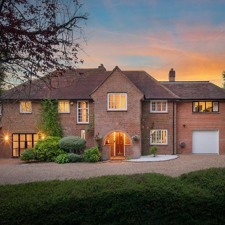 Westleigh Hotel Ashtead Екстериор снимка