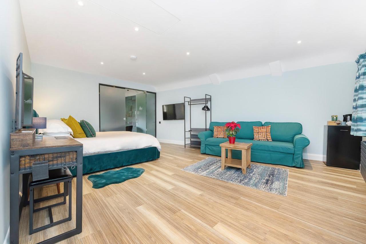 Westleigh Hotel Ashtead Екстериор снимка