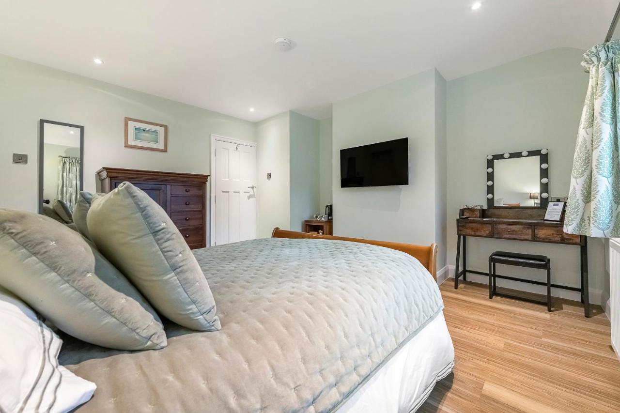 Westleigh Hotel Ashtead Екстериор снимка