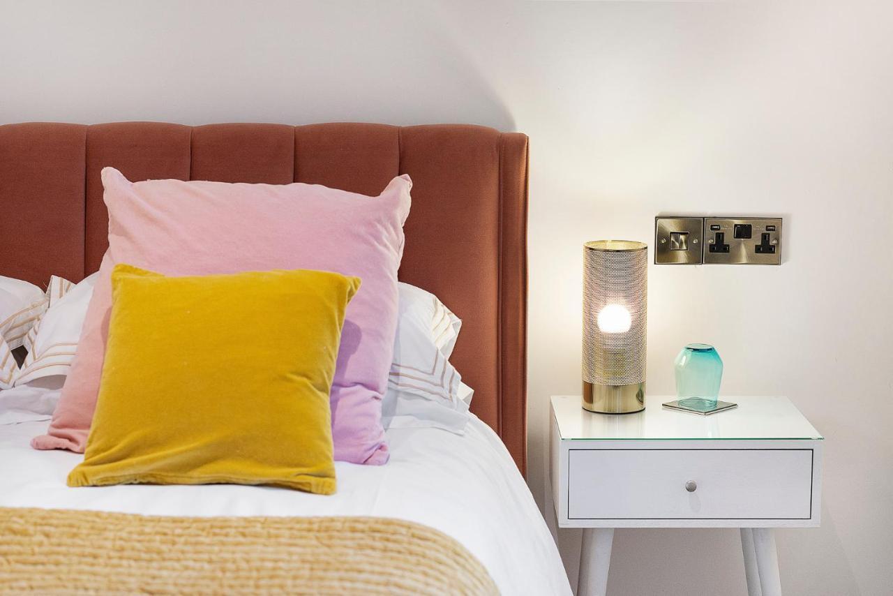 Westleigh Hotel Ashtead Екстериор снимка