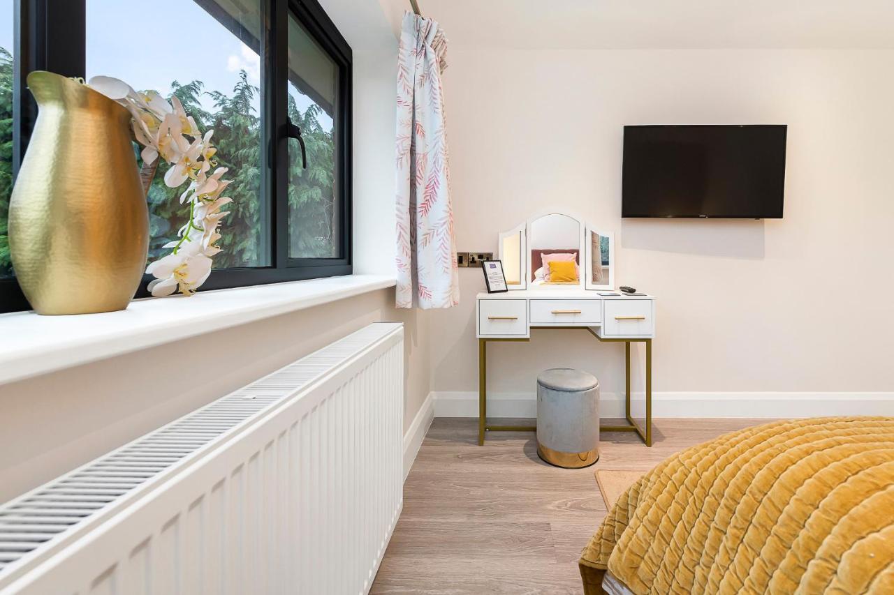 Westleigh Hotel Ashtead Екстериор снимка