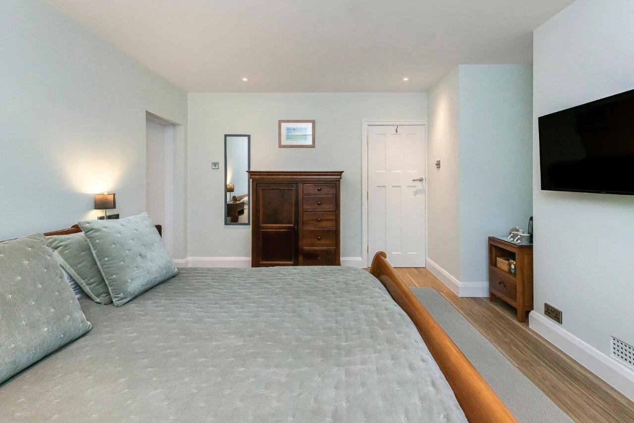 Westleigh Hotel Ashtead Екстериор снимка