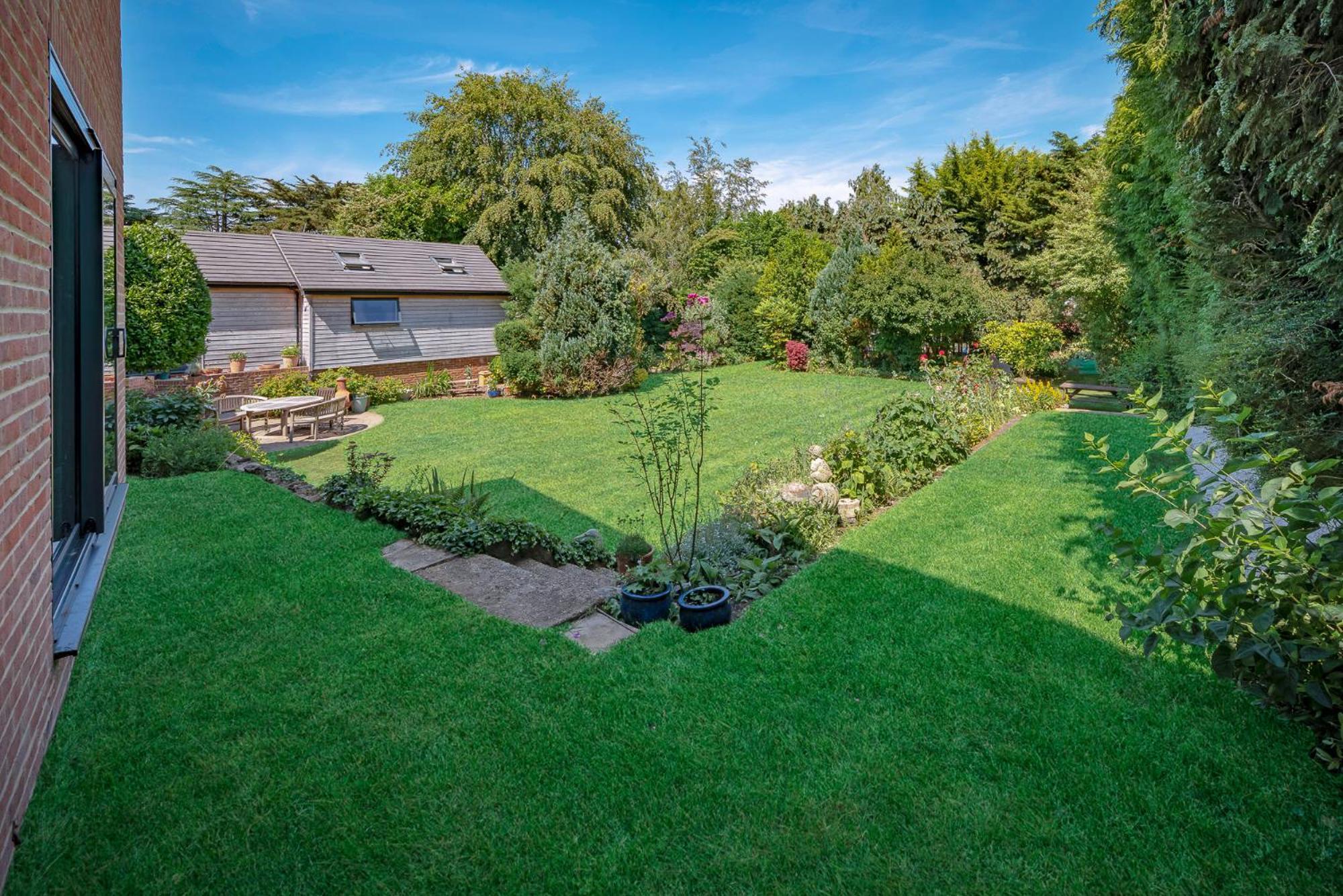 Westleigh Hotel Ashtead Екстериор снимка