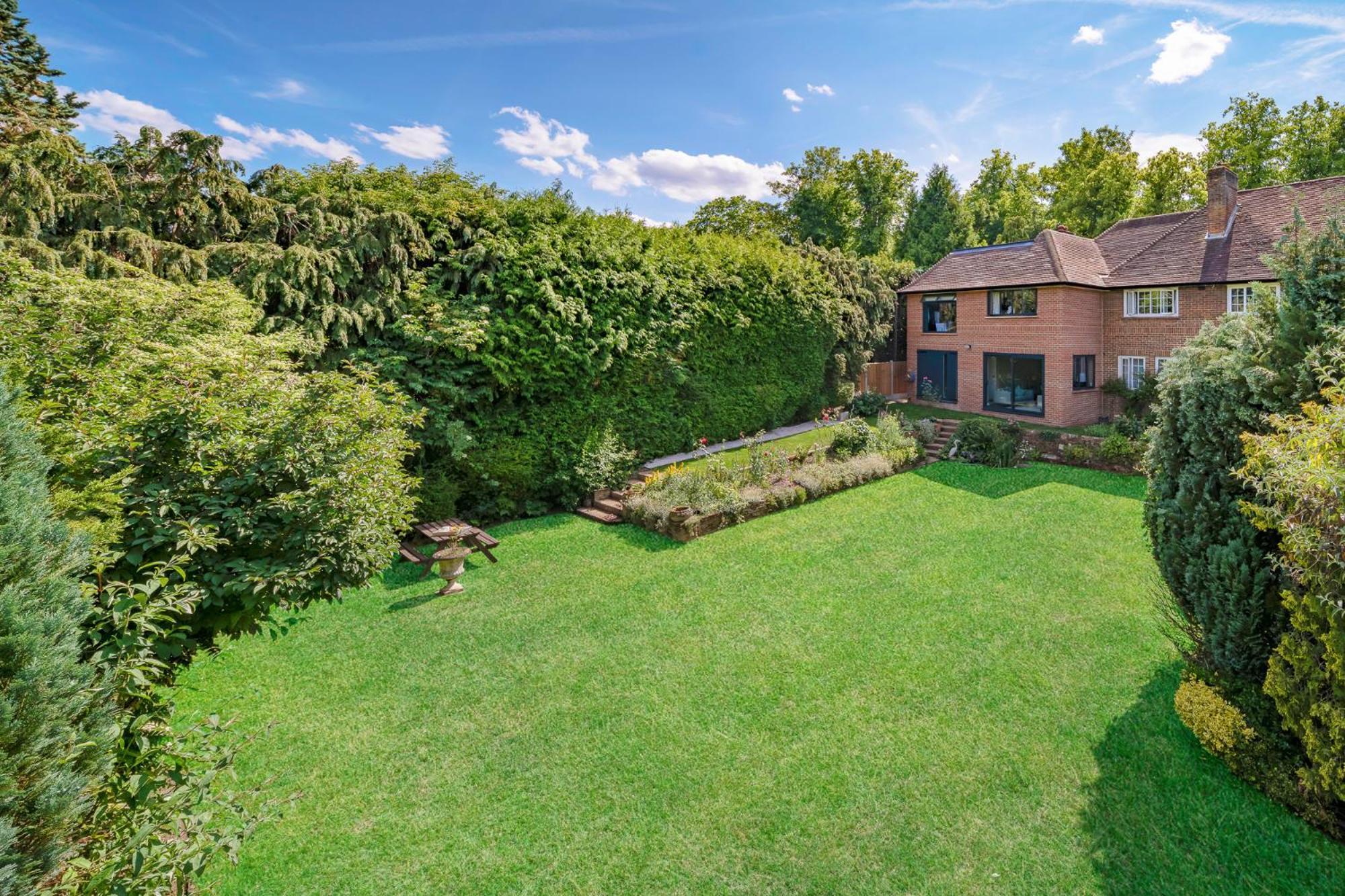 Westleigh Hotel Ashtead Екстериор снимка