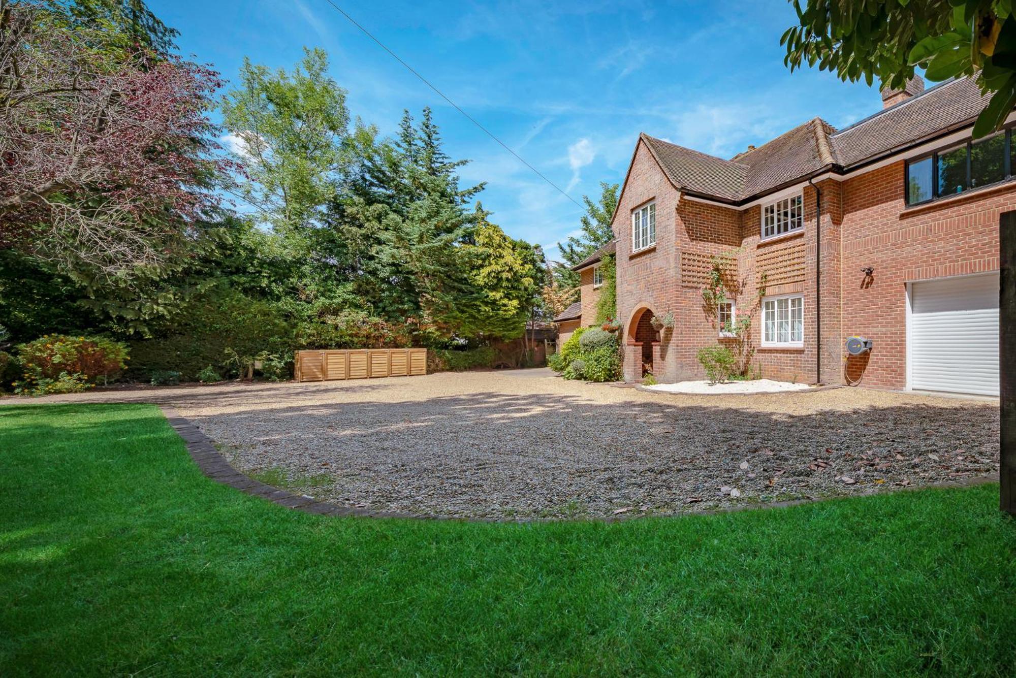 Westleigh Hotel Ashtead Екстериор снимка