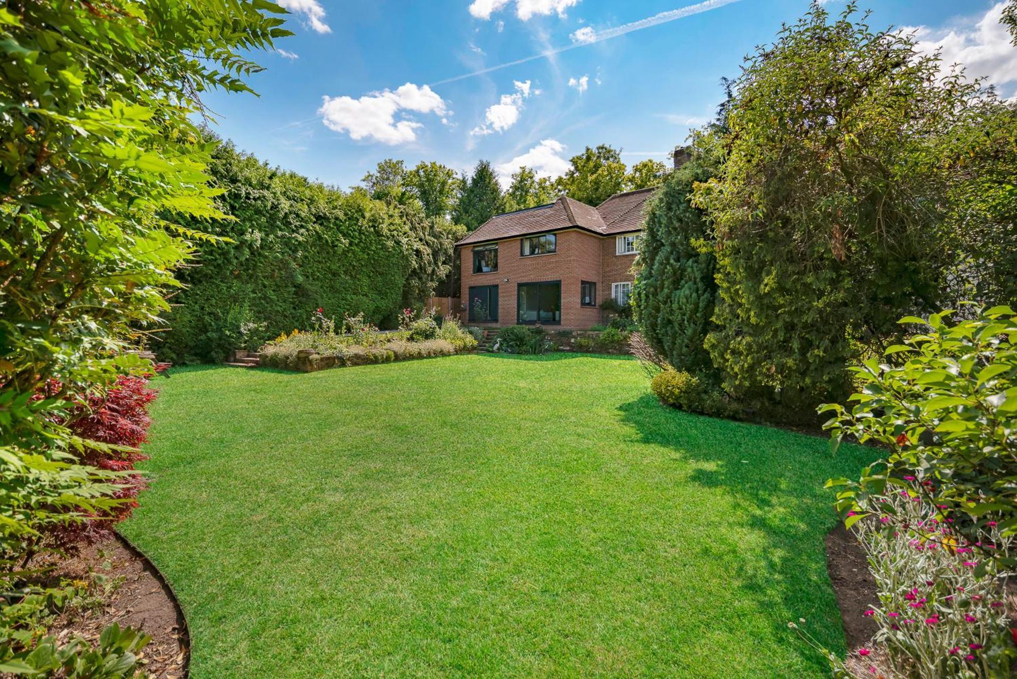 Westleigh Hotel Ashtead Екстериор снимка