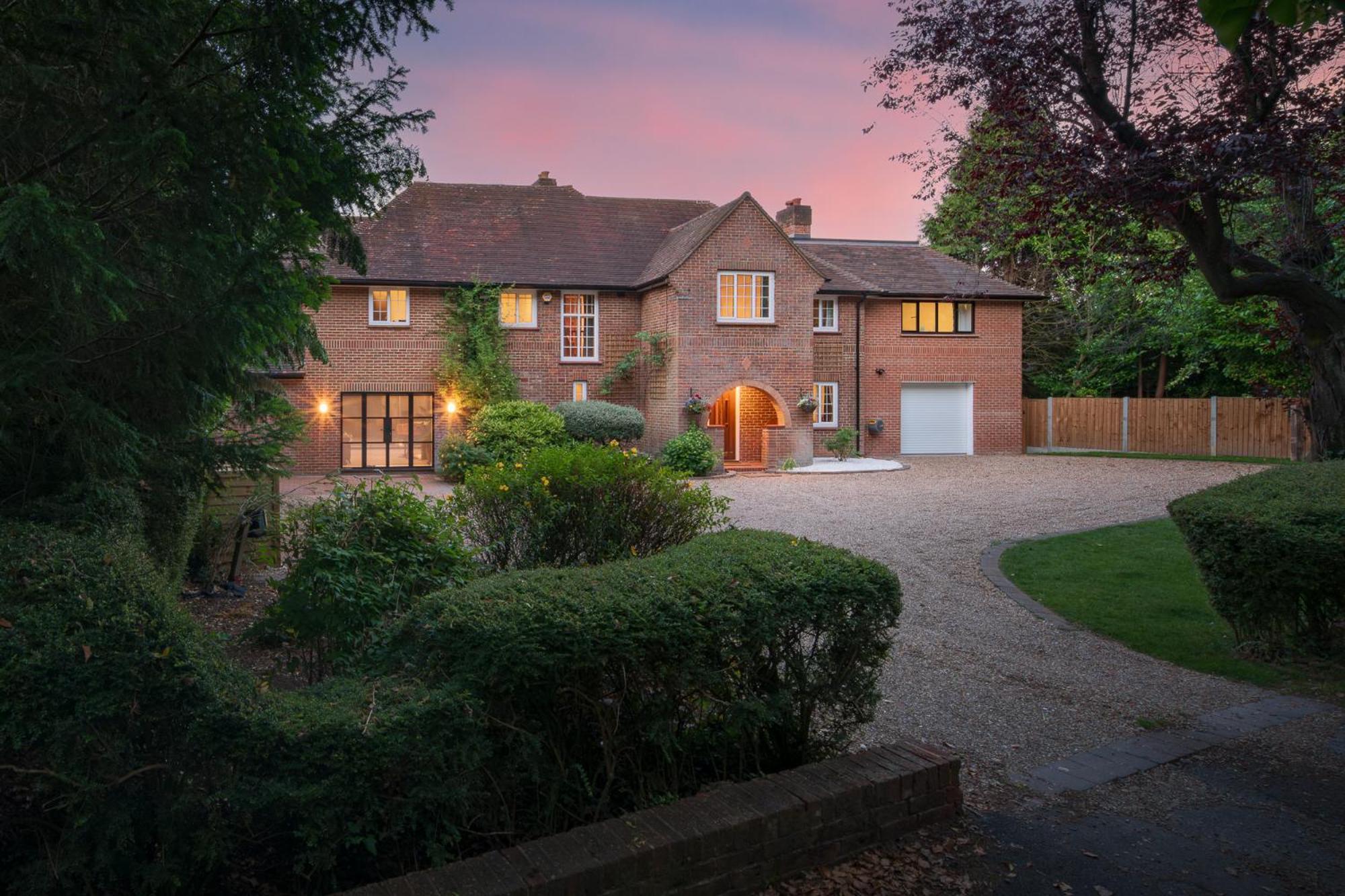 Westleigh Hotel Ashtead Екстериор снимка