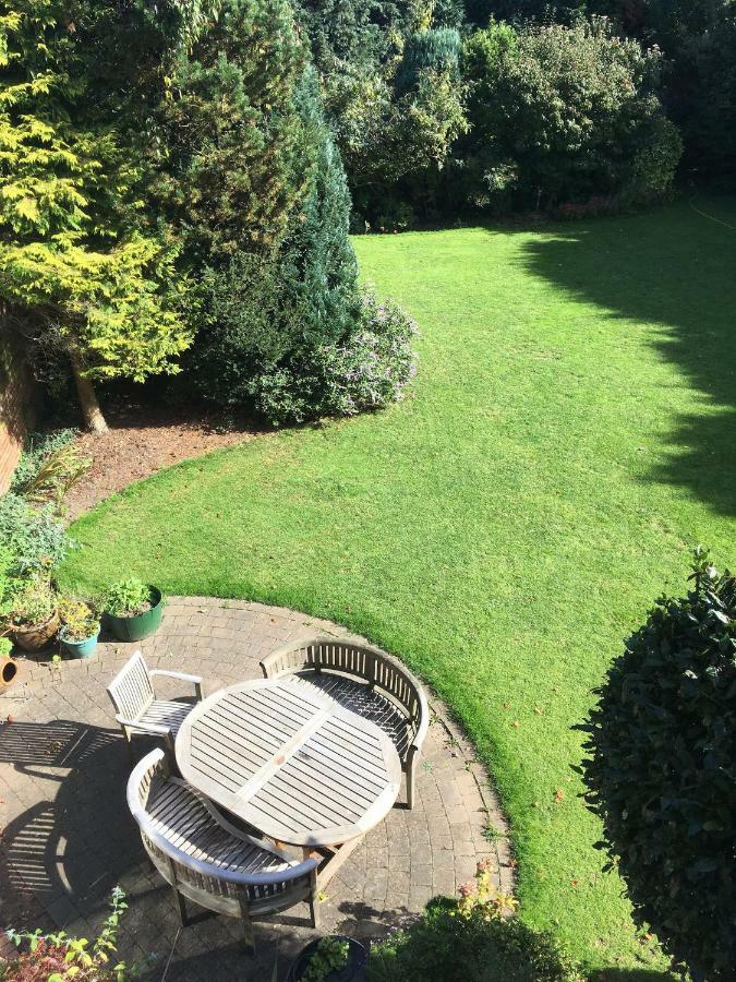 Westleigh Hotel Ashtead Екстериор снимка